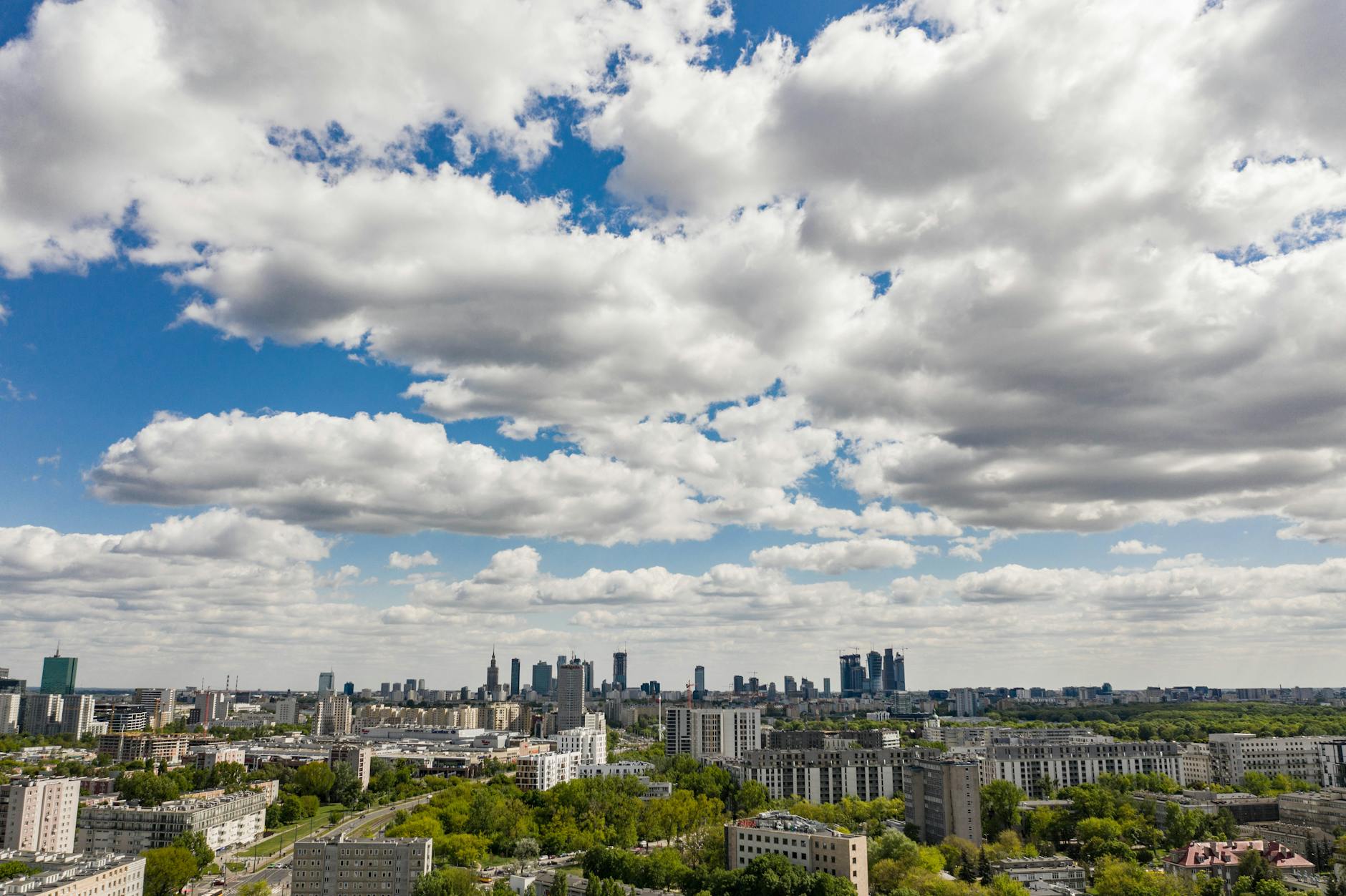 Mapa Lędzin z ikoną słońca i chmurki symbolizującą prognozę pogody na 7 kwietnia